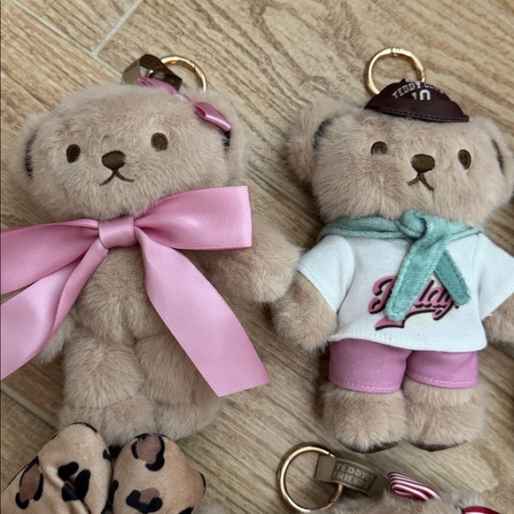 Adorable Plush Teddy Bear Set with Accessories - Picture 3 of 8